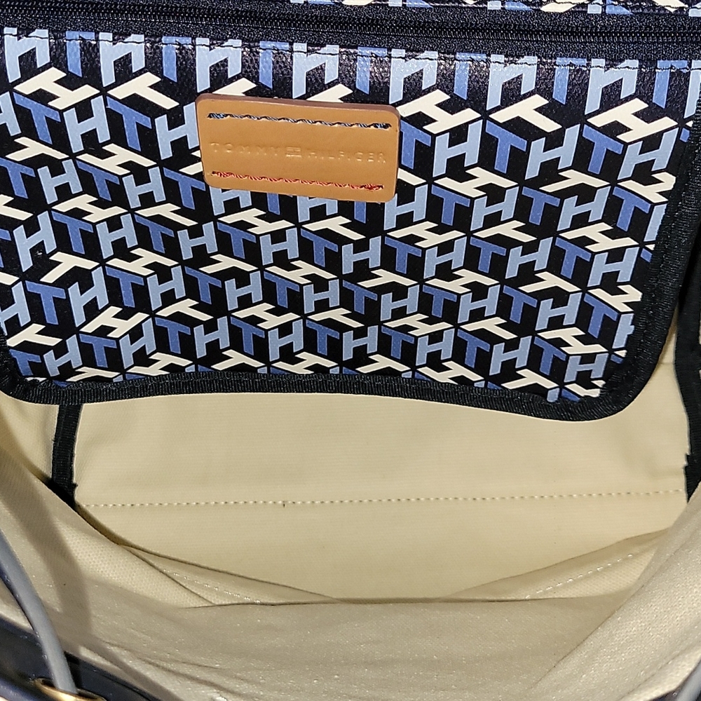 TOMMY HILFIGER Kimberly Logo Backpack ๐ - Picture 6 of 13